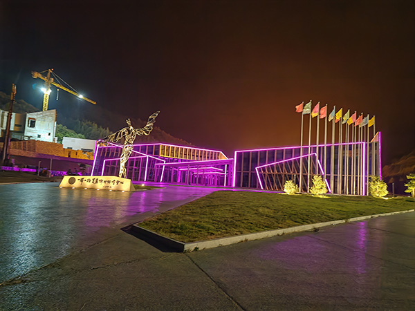 城市亮化是现代城市建设的重要组成部分，它不仅可以美化城市的夜景，还能提升城市的整体形象。随着科技的不断进步，城市亮化也得到了更多的关注和创新。本文将介绍一些关于城市亮化的创意和技术，帮助读者了解西宁城市亮化的重要性以及如何进行西宁城市亮化的规划和实施。