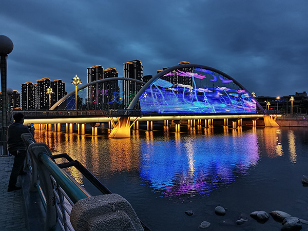 1742970194152440.jpg 西宁河道亮化.jpg